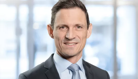 Porträt von Herrn Christoph Sax, CIO (Leiter Anlagestrategie) bei VZ VermögensZentrum.