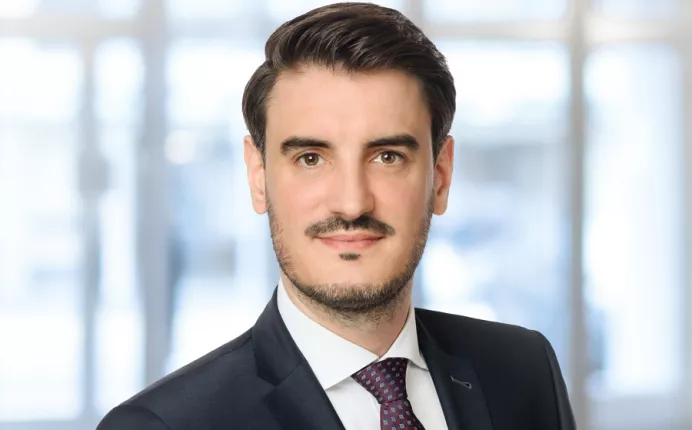Porträt von Herrn Tobias Wenz, Senior Financial Analyst bei VZ VermögensZentrum.