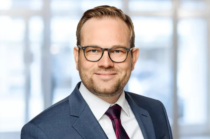 Porträt von Herrn Henrik Arning, Niederlassungsleiter in Düsseldorf.