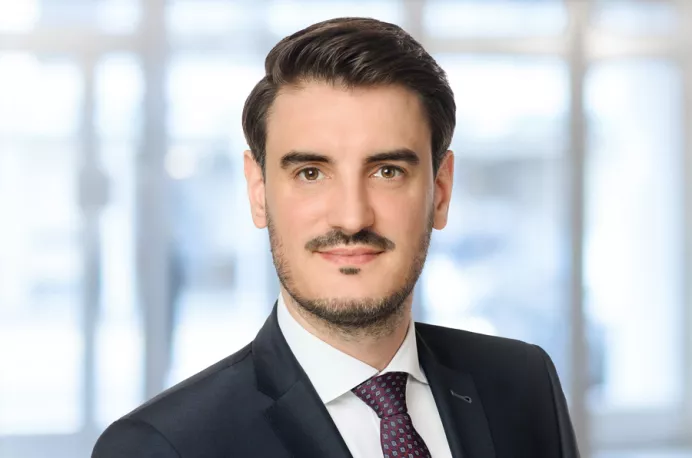 Porträt von Herrn Tobias Wenz, Senior Financial Analyst bei VZ VermögensZentrum.