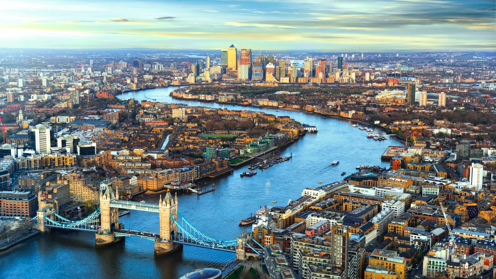 Das Bild zeigt die Stadt London von oben.