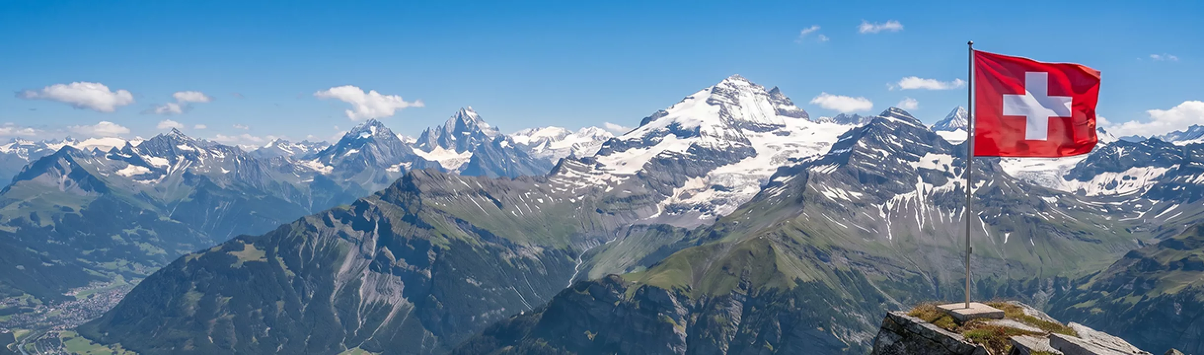 Das Bild zeigt Berge und die Schweizer Flagge