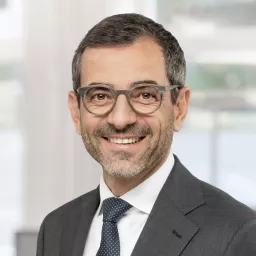 Porträt von Herrn Giulio Vitarelli, Chief Executive Officer bei VZ VermögensZentrum. 