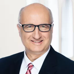 Porträt von Herrn Sebastian Wolff, Finanzredakteur in München.