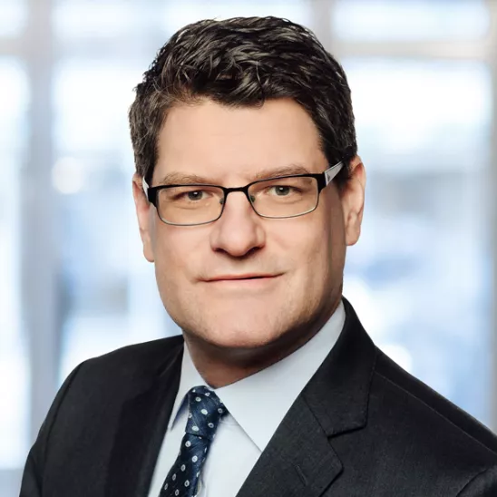 Porträt von Herrn Fabian Frey, Niederlassungsleiter in München.